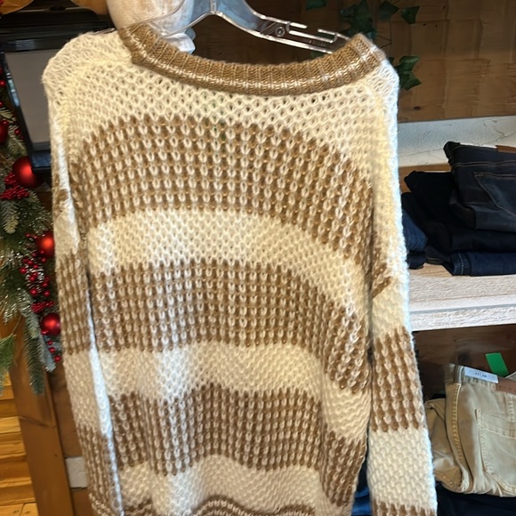 Sweater - Picture 6 of 7